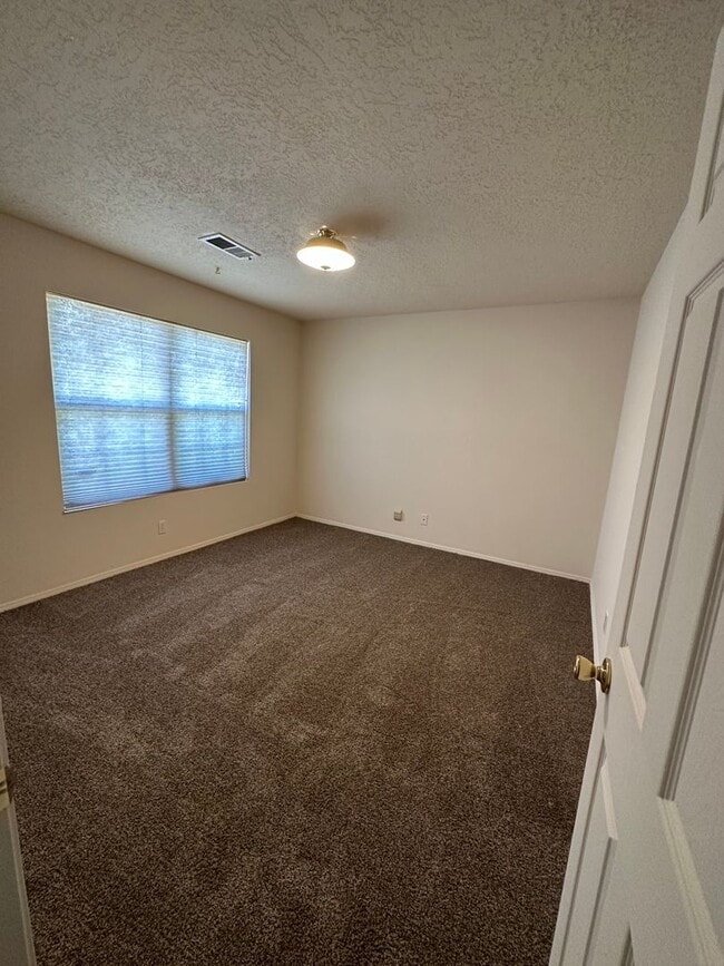 Building Photo - 1801 Regency Park Rd SE