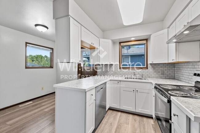 Building Photo - 822-824 N Wilbur Rd