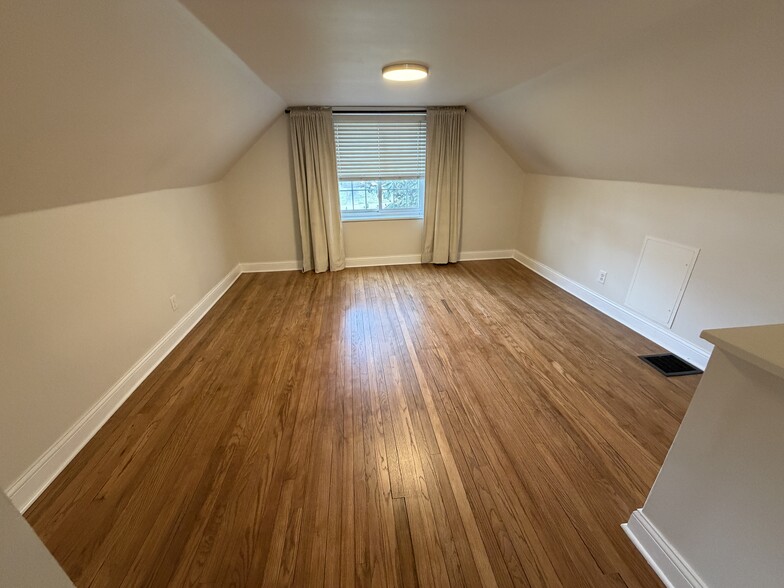 Primary Bedroom (2nd floor) - 2641 Vanderen Dr