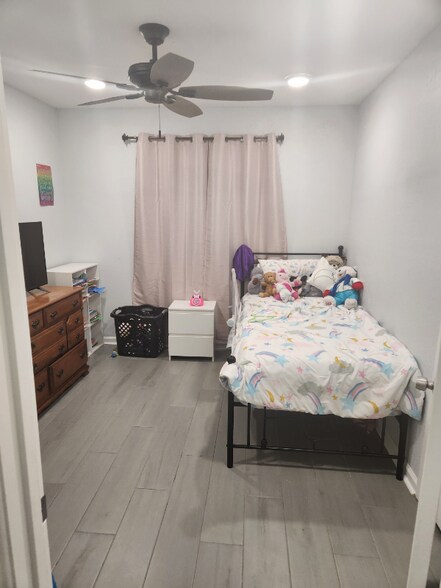 Building Photo - 1529 E Don St