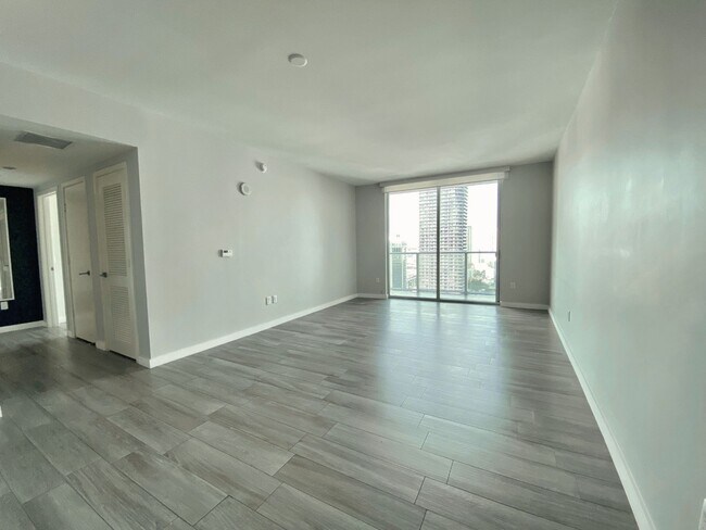 Building Photo - 1100 S Miami Ave