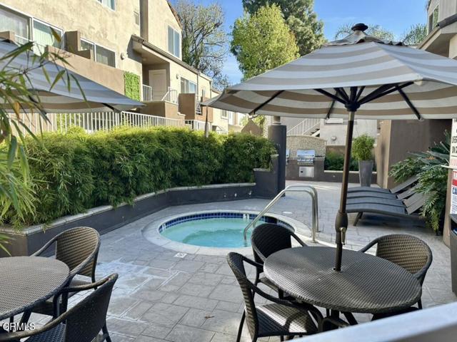 Building Photo - 355 N Maple St