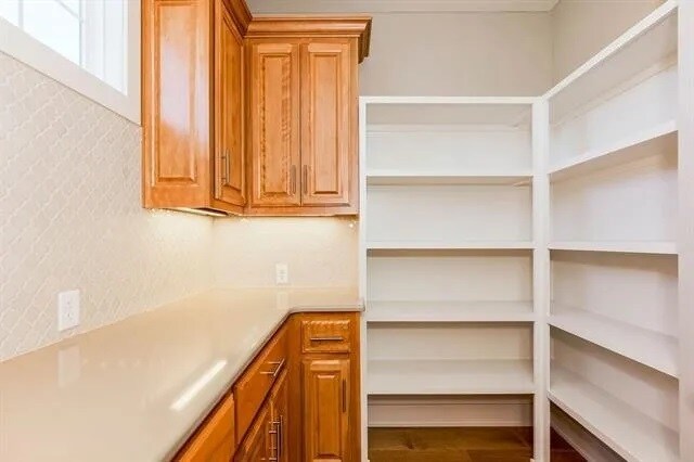 Walk in Pantry - 17332 Ballentine St