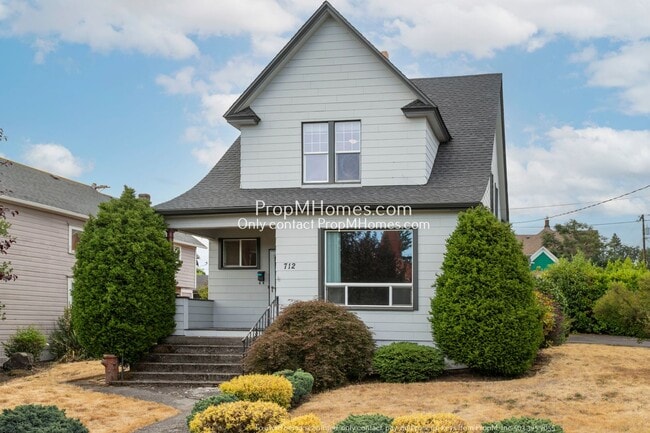 Building Photo - Beautiful Three Bedroom Home in the Heart of Oregon City!