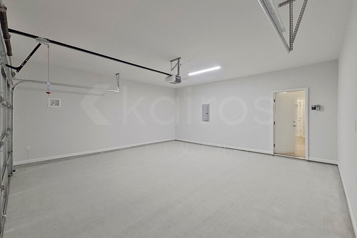 Building Photo - 13963 Barrington Ave