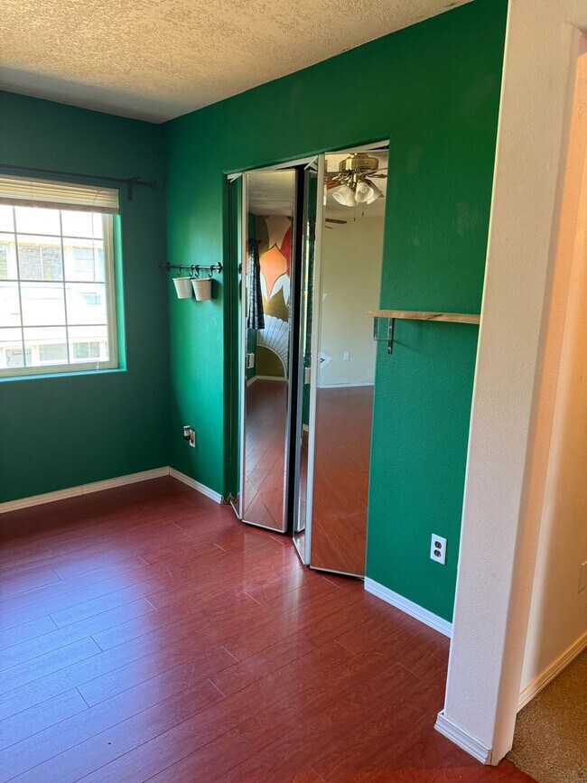 Building Photo - Unique, spacious 5-bdrm/3-bath Craftsman w...