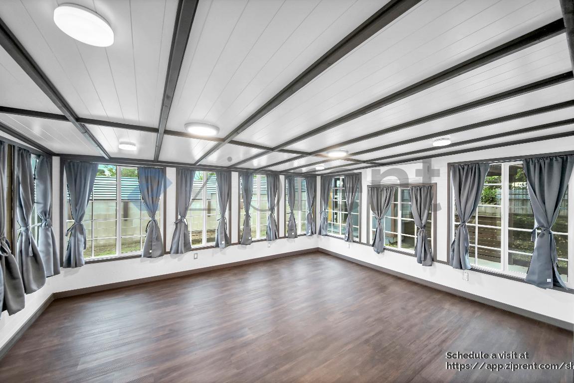 Building Photo - 2335 Logan St