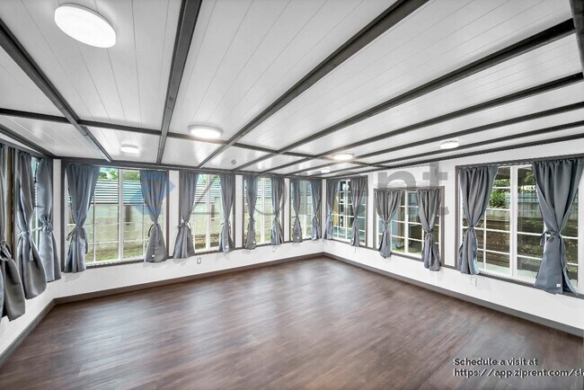 Building Photo - 2335 Logan St