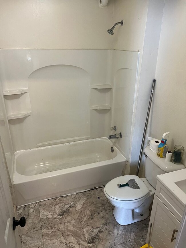 Building Photo - 618 S 14th St