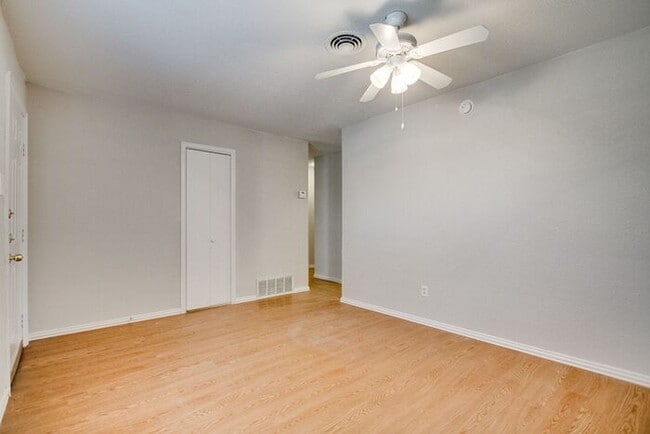 Building Photo - No Application Fees* $500 off 1st months r...