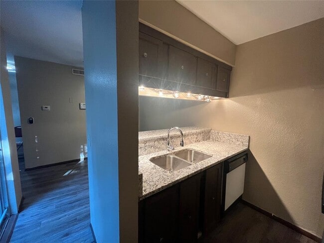 Building Photo - 822 Cardinal Creek Blvd