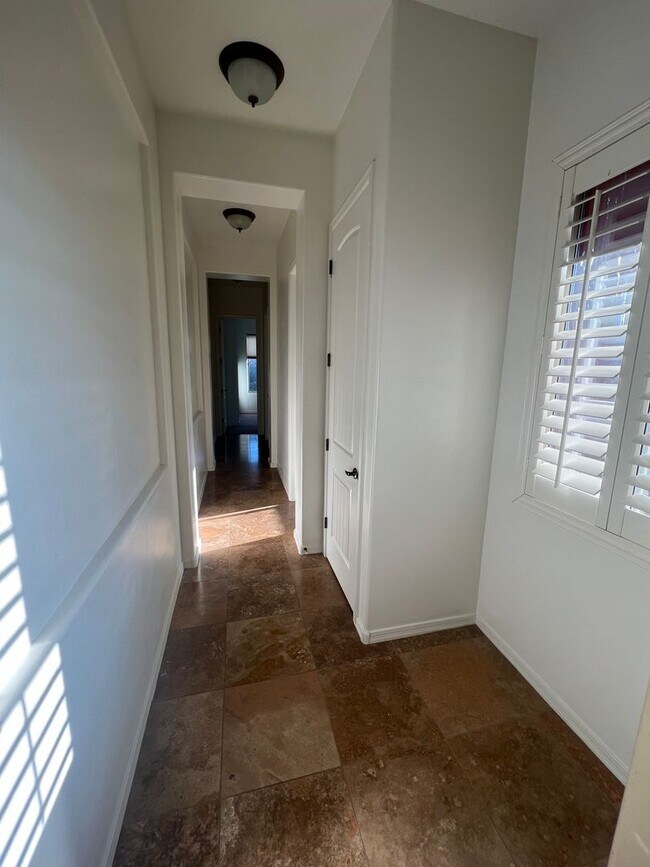 Building Photo - Unfurnished, 1-year long-term rental