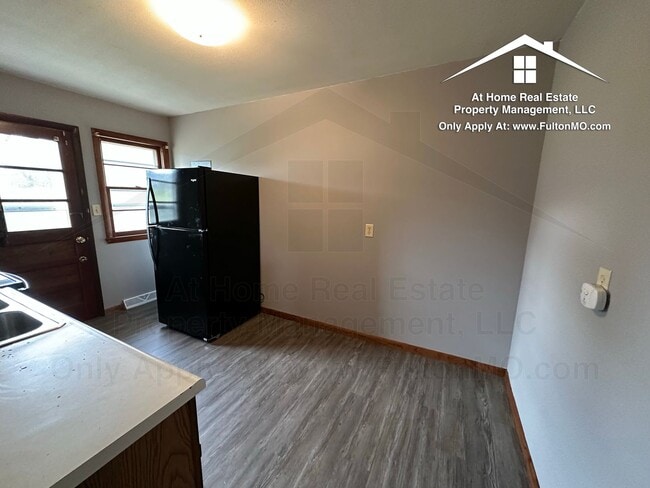 Building Photo - 911 Castlewood Ave