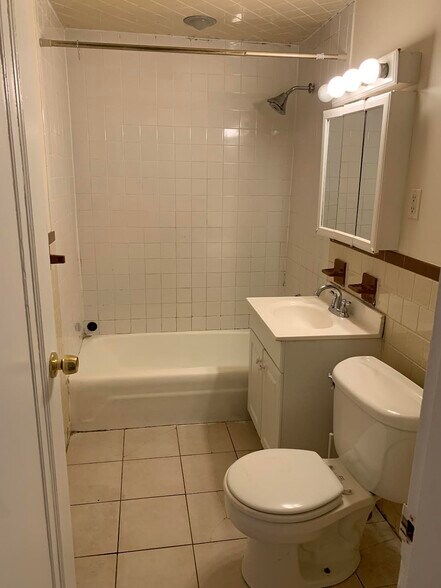 Building Photo - 26 Foster St