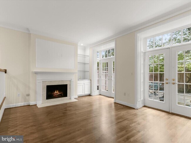 Building Photo - 4424 Westover Pl NW