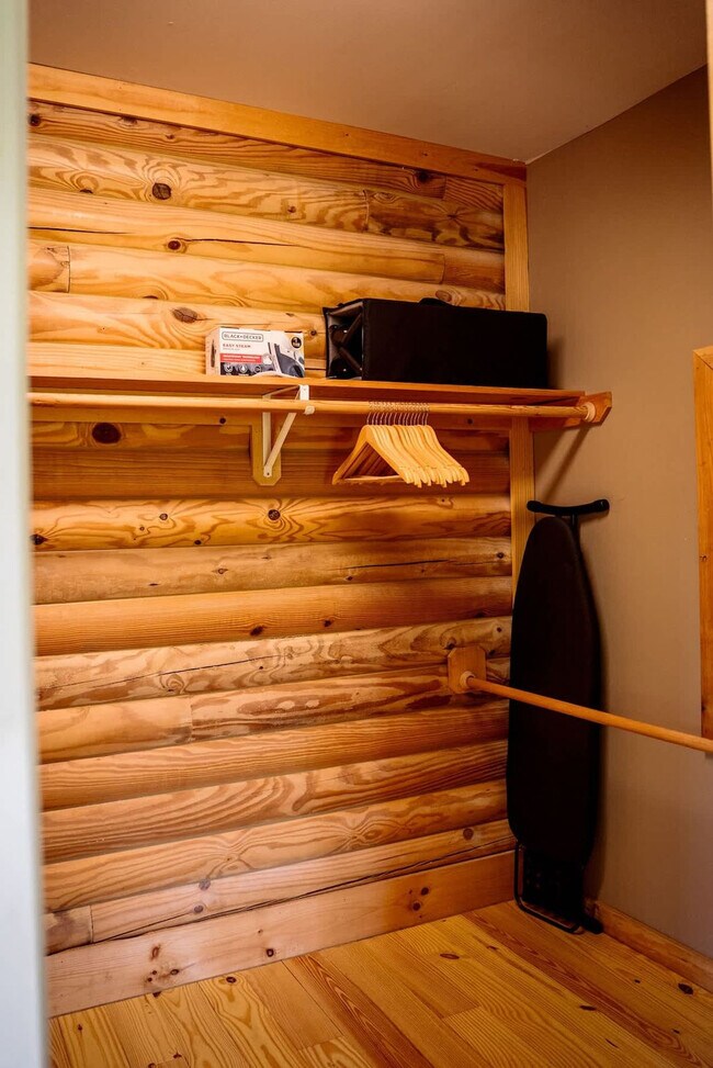 Building Photo - 7223 Ferry Rd