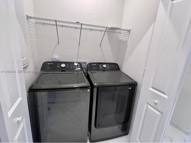 Building Photo - 15903 SW 2nd Dr