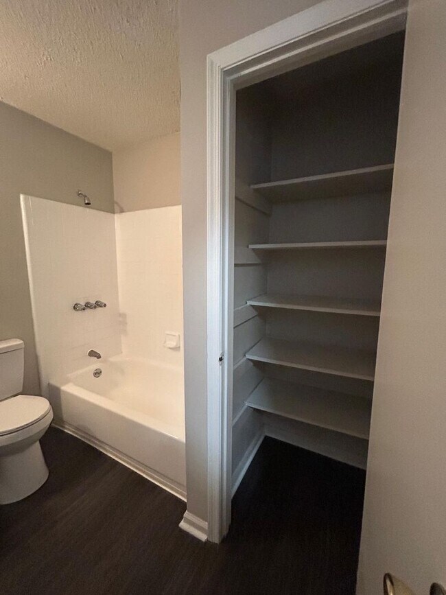 Building Photo - Modern Comfort & Convenience at Westfield Gardens Lexington  - 353F