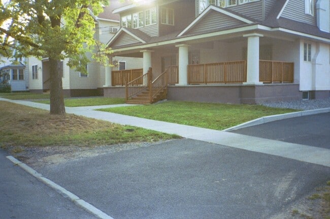 Building Photo - 330 Green St