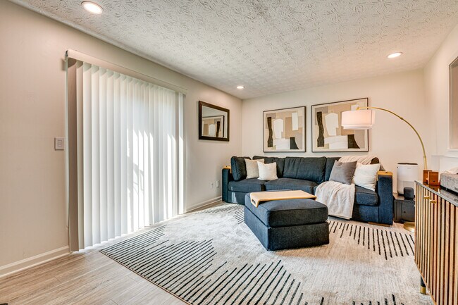 Building Photo - 2056 Sitser Ln