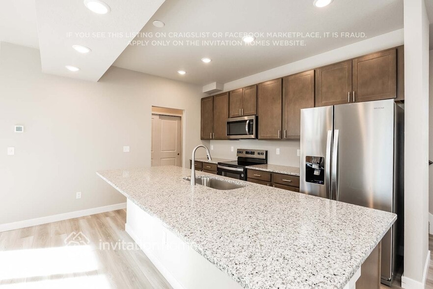 Building Photo - 13573 Arriba Dr