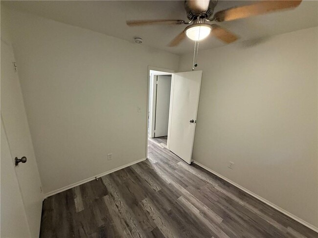 Building Photo - 1159 Tamarack Trail