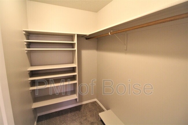 Building Photo - 3300 N Elmstone Ave