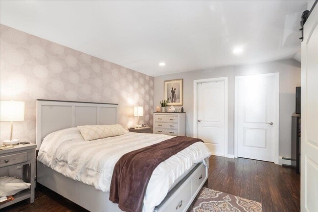 Building Photo - 252 Grace Ave