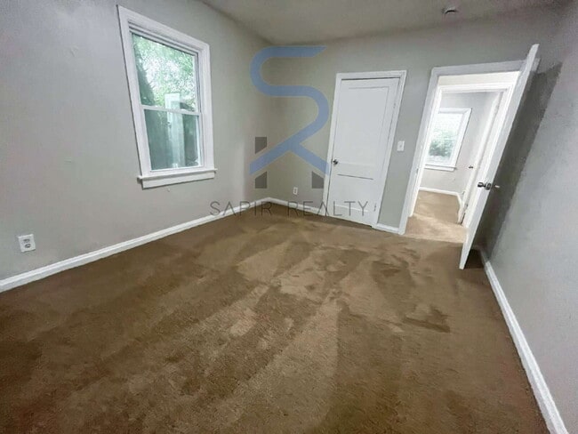 Building Photo - Move in before October 15th and get $100 O...