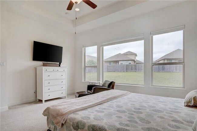 Building Photo - 5310 Scenic Lake Dr