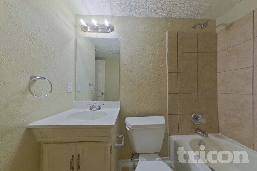 Building Photo - 5536 Dunson Dr