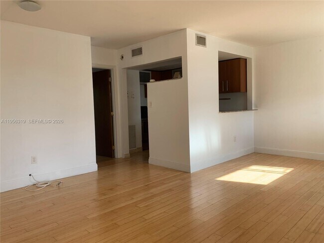 Building Photo - 650 NE 61st St