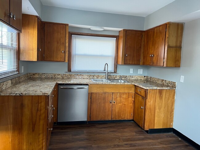 Building Photo - 929 N Nelson Rd