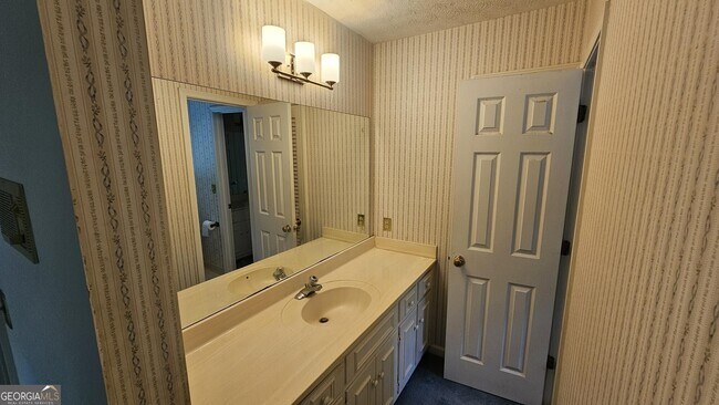 Building Photo - 2858 Livsey Dr