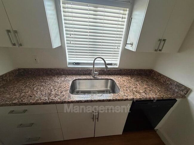 Building Photo - 2700 Homer Cir