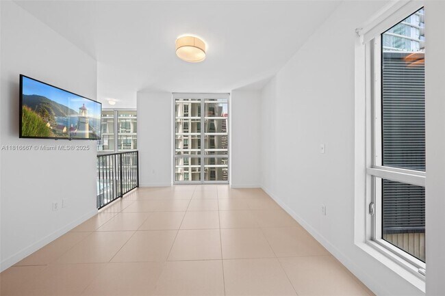 Building Photo - 300 S Biscayne Blvd
