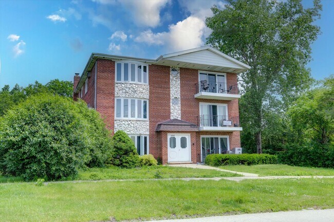 Building Photo - 16035 Laramie Ave