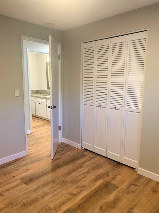 Building Photo - Desirable Cascade Park Location with Many ...