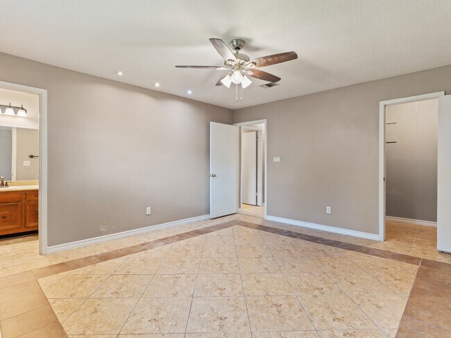 Building Photo - 2208 Gontier Dr