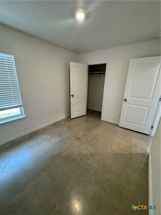 Building Photo - 1274 Lehmann Dr