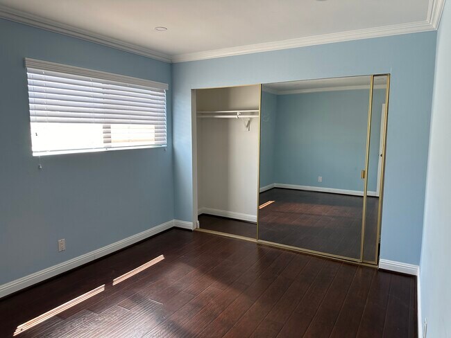 Building Photo - 18550 Hatteras St