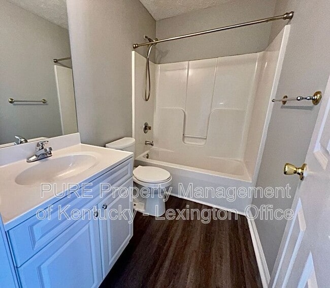 Building Photo - 2561 MacKenzie Ln