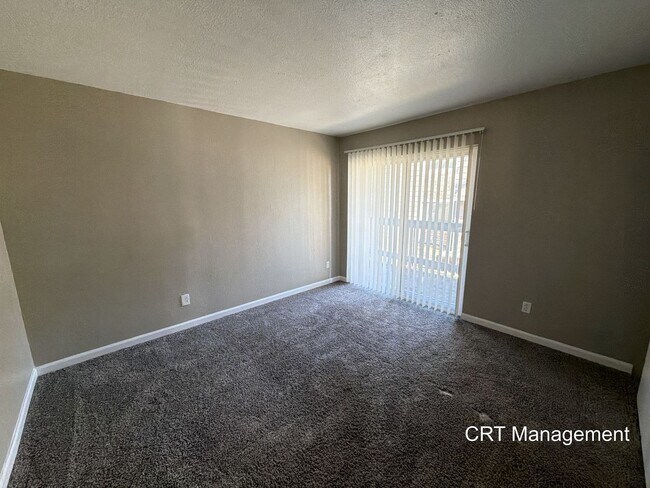 Building Photo - Spacious 3-Bedroom Condo with In-Unit Laundry – Convenient Aurora Location