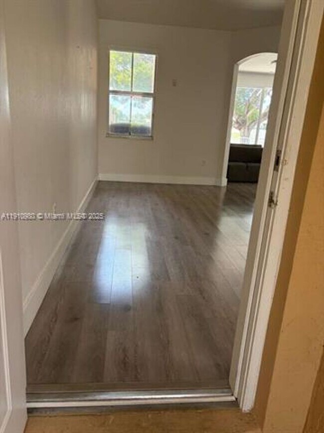 Building Photo - 8666 NW 114th Ave