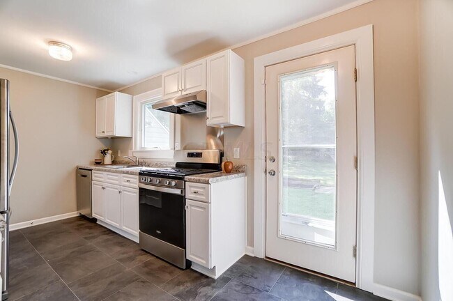 Building Photo - 117 Sharon Springs Dr