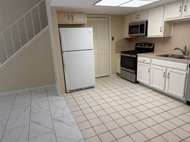 Building Photo - 14777 Wunderlich Dr