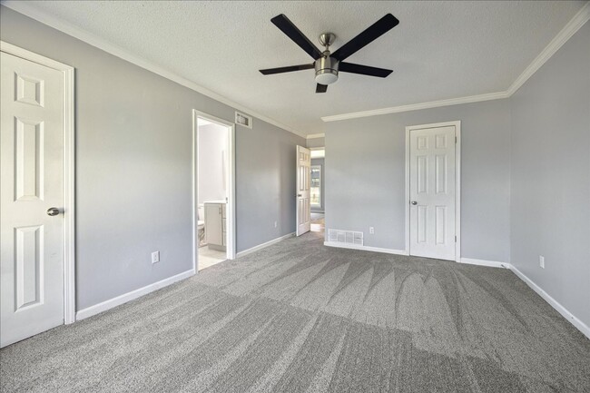 Building Photo - 3BED/2BATH REMODELED