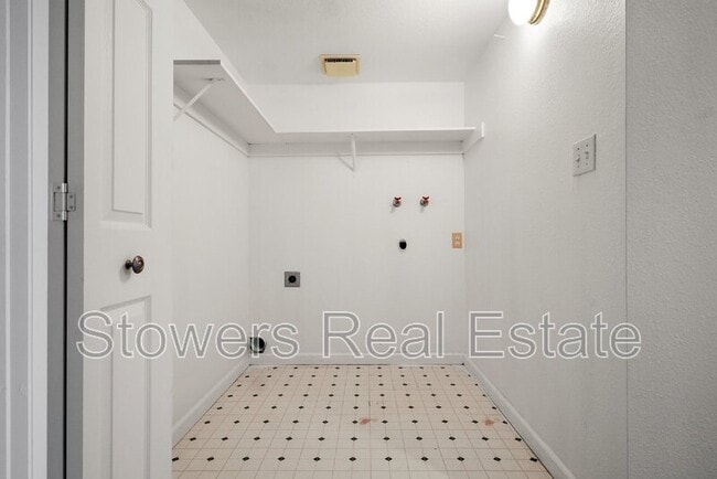 Building Photo - 1714 Parkside Dr