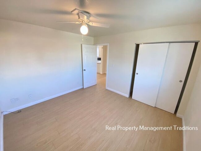 Building Photo - Updated Apt in Rosamond - Military Discount!