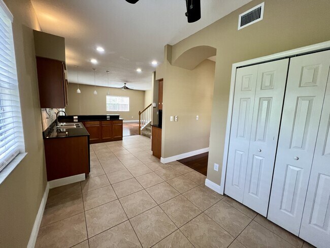 Building Photo - 10904 Summerton Dr